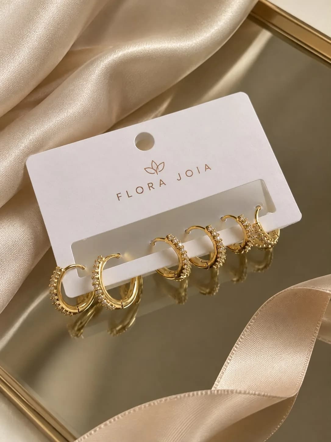 Kit com 3 Pares de Brincos Argolas Femininas Douradas com Zircônia - foto 1